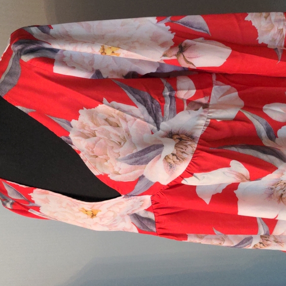 Davi & Dani high-waisted v-neck dress - Picture 3 of 5